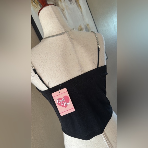 Chain strap black cami crop top - Picture 9 of 9